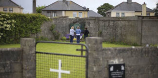 En Irlanda exhuman 800 cuerpos de bebés en antiguo hogar católico para madres solteras En Irlanda exhuman 800 cuerpos de bebés en antiguo hogar católico para madres solteras
