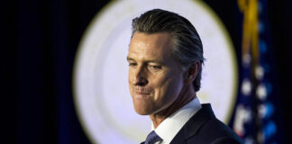 Gobernador de California acusa a Trump de “encender” protestas y “traumatizar” comunidades Gobernador de California acusa a Trump de "encender" protestas y “traumatizar” comunidades