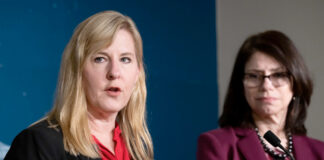 Una legisladora de MN y su esposo murieron en un tiroteo con motivos políticos, dice Walz Una legisladora de Minnesota y su esposo murieron en un tiroteo con motivos políticos, dice Walz