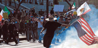 Miles se manifiestaron en el movimiento No King en Los Ángeles, entre gases lacrimógenos Miles se manifiestan en el movimiento No King en Los Ángeles, entre gases lacrimógeno