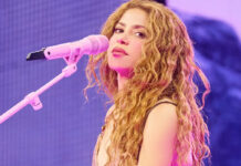 Shakira pospone su concierto en Los Ángeles luego de las redadas masivas Shakira pospone su concierto en Los Ángeles luego de las redadas masivas