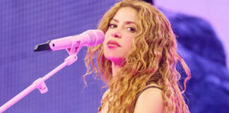 Shakira pospone su concierto en Los Ángeles luego de las redadas masivas Shakira pospone su concierto en Los Ángeles luego de las redadas masivas