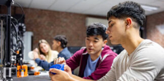 Texas ordena a universidades públicas identificar a estudiantes indocumentados Texas ordena a universidades públicas identificar a estudiantes indocumentados