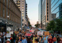 Cientos salen a la calle en Texas en apoyo a las protestas contra las redadas en Los Ángeles Cientos salen a la calle en Texas en apoyo a las protestas contra las redadas en Los Ángeles
