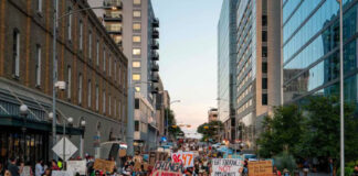 Cientos salen a la calle en Texas en apoyo a las protestas contra las redadas en Los Ángeles Cientos salen a la calle en Texas en apoyo a las protestas contra las redadas en Los Ángeles