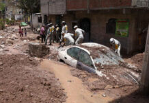 Tromba atípica en Chilpancingo deja calles, vehículos y viviendas hundidos en el lodo Tromba atípica en Chilpancingo deja calles, vehículos y viviendas hundidos en el lodo
