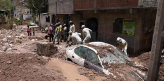 Tromba atípica en Chilpancingo deja calles, vehículos y viviendas hundidos en el lodo Tromba atípica en Chilpancingo deja calles, vehículos y viviendas hundidos en el lodo
