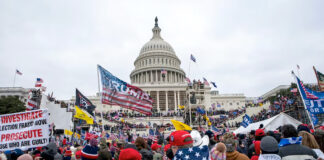 Cadena perpetua a seguidor de Trump que en el asalto al Capitolio trató de matar policías Dan cadena perpetua a seguidor de Trump que en el asalto al Capitolio trató de matar policías