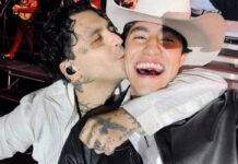 Fanáticos reaccionan al ver a Christian Nodal con signos de ebriedad en el escenario Fanáticos reaccionan al ver a Christian Nodal con signos de ebriedad en el escenario