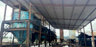 Aseguran mega bodega de huachicol en Veracruz; 900 mil litros de petróleo y 64 vehículos Aseguran mega bodega de huachicol en Veracruz; 900 mil litros de petróleo y 64 vehículos