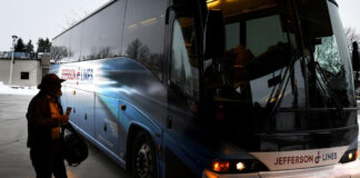 Un hombre demanda a Jefferson Bus Lines, con sede en Minneapolis, por discriminación racial Un hombre demanda a Jefferson Bus Lines, con sede en Minneapolis, por discriminación racial