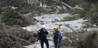 Suspenden búsqueda en Texas por riesgo de lluvias; Suman 129 muertos y 160 desaparecidos Suspenden búsqueda en Texas por riesgo de lluvias; Suman 129 muertos y 160 desaparecidos