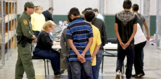 “Es hora de salir de EEUU, los encontraremos”: Trump envía cartas a niños migrantes "Es hora de salir de EEUU, los encontraremos": Gobierno de Trump envía cartas a niños migrantes