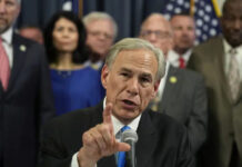 Greg Abbott convierte en ley nuevo mapa electoral que favorece a los republicanos Greg Abbott convierte en ley nuevo mapa electoral que favorece a los republicanos