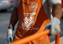 Grupo activista latino pide a Home Depot negar acceso de ICE a sus instalaciones Grupo activista latino pide a Home Depot negar acceso de ICE a sus instalaciones