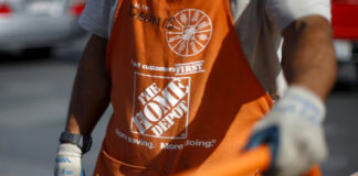 Grupo activista latino pide a Home Depot negar acceso de ICE a sus instalaciones Grupo activista latino pide a Home Depot negar acceso de ICE a sus instalaciones
