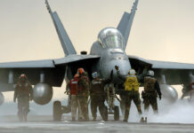 Empleados de Boeing que fabrican aviones de combate demandan aumento del 40% Empleados de Boeing que fabrican aviones de combate demandan aumento del 40%