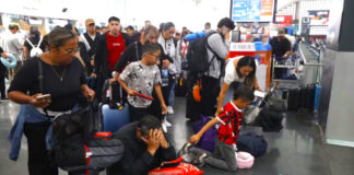 Sigue el caos en el AICM por las lluvias; 14 mil pasajeros varados y 104 vuelos suspendidos Sigue el caos en el AICM por las lluvias; 14 mil pasajeros varados y 104 vuelos suspendidos