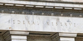 Aranceles y restricciones migratorias afectan a la Reserva Federal de EEUU Fed enfrenta presiones Aranceles y restricciones migratorias