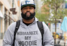 La comunidad se une para apoyar al profesor de la Universidad de Hamline, Jason Sole La comunidad se une para apoyar al profesor de la Universidad de Hamline, Jason Sole