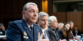 Jefe de Agencia de Inteligencia enfurece a Trump por informe sobre Irán; es despedido Jefe de Agencia de Inteligencia enfurece a Trump por informe sobre Irán; es despedido