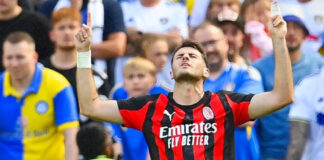 El “Bebote”, Santiago Giménez, anota en amistoso con el AC Milan ante Leeds United El "Bebote", Santiago Giménez, anota en amistoso con el AC Milan ante Leeds United