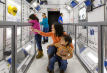 Exhibición de la NASA se presenta en la Feria Estatal de Minnesota Exhibición de la NASA se presenta en la Feria Estatal de Minnesota