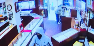 Robo millonario en Seattle; ladrones se llevan 2 mdd en joyas en solo 2 minutos Robo millonario en Seattle; ladrones se llevan 2 mdd en joyas en solo 2 minutos