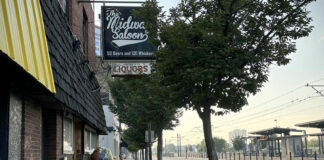 La policía acude a un tiroteo donde una persona murió afuera de un bar en St. Paul La policía acude a un tiroteo donde una persona murió afuera de un bar en St. Paul