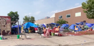 Juez no falla sobre orden de cierre de campamento de personas sin hogar Juez no falla sobre orden de cierre de campamento de personas sin hogar