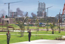 Criminales sobornaron a autoridades de Dos Bocas para contrabandear “huachicol” Criminales sobornaron a autoridades de Dos Bocas para convertirlo en edén del "huachicol"