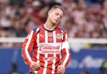 Afición de Chivas exige salida de Chicharito Hernández tras pésima actuación Afición de Chivas exige salida de Chicharito Hernández tras pésima actuación