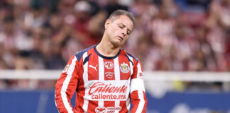 Afición de Chivas exige salida de Chicharito Hernández tras pésima actuación Afición de Chivas exige salida de Chicharito Hernández tras pésima actuación