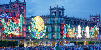 Acuden al Zócalo 280 mil personas a celebrar el primer grito de Sheinbaum en la CDMX Acuden al Zócalo 280 mil personas a celebrar el primer grito de Sheinbaum en la CDMX