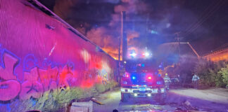 Un gran incendio disparó múltiples alarmas y quemó edificios comerciales en Minneapolis Un gran incendio disparó múltiples alarmas y quemó edificios comerciales en Minneapolis