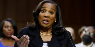 Economistas respaldan a Lisa Cook como gobernadora de la Reserva Federal Economistas respaldan a Lisa Cook como gobernadora de la Reserva Federal