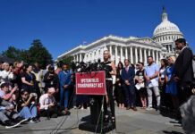 Víctimas de Epstein crearán su propia “lista de abusadores”; es una farsa, dice Trump Víctimas de Epstein crearán su propia "lista de abusadores"; es una farsa, dice Trump