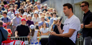 Captan momento del disparo a Charlie Kirk; asistentes huyen en pánico Captan momento del disparo a Charlie Kirk; asistentes huyen en pánico