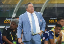 Miguel Herrera vive una pesadilla en Costa Rica; la afición tica lo quiere fuera del país