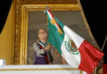Sheinbaum hace historia; es la primera mexicana en dar el Grito de Independencia Sheinbaum hace historia; es la primera mexicana en dar el Grito de Independencia