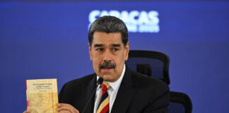 Maduro denuncia que 8 barcos de EEUU con 1,200 misiles “apuntan a Venezuela” Maduro denuncia que 8 barcos de EEUU con 1,200 misiles "apuntan a Venezuela"