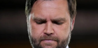 Los padres de una víctima del tiroteo de Minneapolis leen un mensaje a JD Vance Los padres de una víctima del tiroteo de Minneapolis leen un mensaje a JD Vance