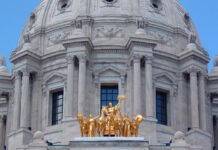 El Comisionado Adjunto del DHS a cargo del programa HSS fue despedido El Comisionado Adjunto del DHS a cargo del programa HSS fue despedido