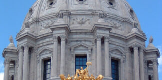 El Comisionado Adjunto del DHS a cargo del programa HSS fue despedido El Comisionado Adjunto del DHS a cargo del programa HSS fue despedido