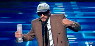 Bad Bunny se da un baño de humildad y orgullo en los Billboard Latin Music Awards Bad Bunny se da un baño de humildad y orgullo en los Billboard Latin Music Awards
