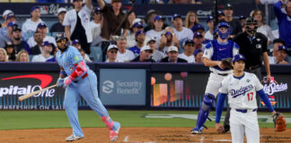 Serie Mundial: Blue Jays vencen 6-2 contra los Dodgers; igualan la contienda Serie Mundial: Blue Jays vencen 6-2 contra los Dodgers; igualan la contienda
