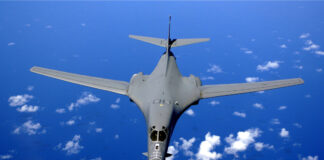 Bombardero de EEUU B-1 sobrevuela el Mar Caribe, Trump asegura que es falso Bombardero de EEUU B-1 sobrevuela el Mar Caribe, Trump asegura que es falso