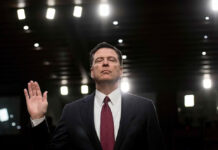 James Comey, exjefe del FBI, comparece por primera vez ante un tribunal tras ser imputado James Comey, exjefe del FBI, comparece por primera vez ante un tribunal tras ser imputado
