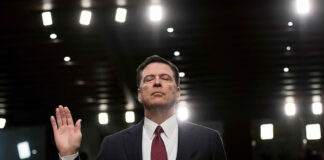 James Comey, exjefe del FBI, comparece por primera vez ante un tribunal tras ser imputado James Comey, exjefe del FBI, comparece por primera vez ante un tribunal tras ser imputado