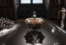 Localizan dañada la corona de la emperatriz Eugenia, robada al museo de Louvre Localizan dañada la corona de la emperatriz Eugenia, robada al museo de Louvre